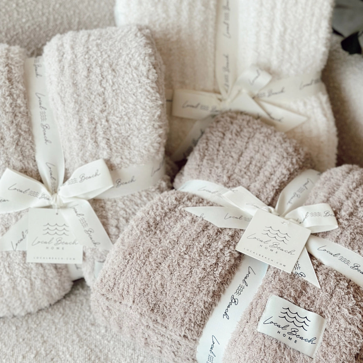 Ultra‑Soft Ribbed Cozy Throw Blanket – XL Double‑Layer Design